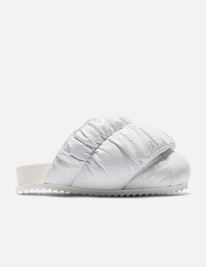 White > 白色 > 화이트 > ホワイト