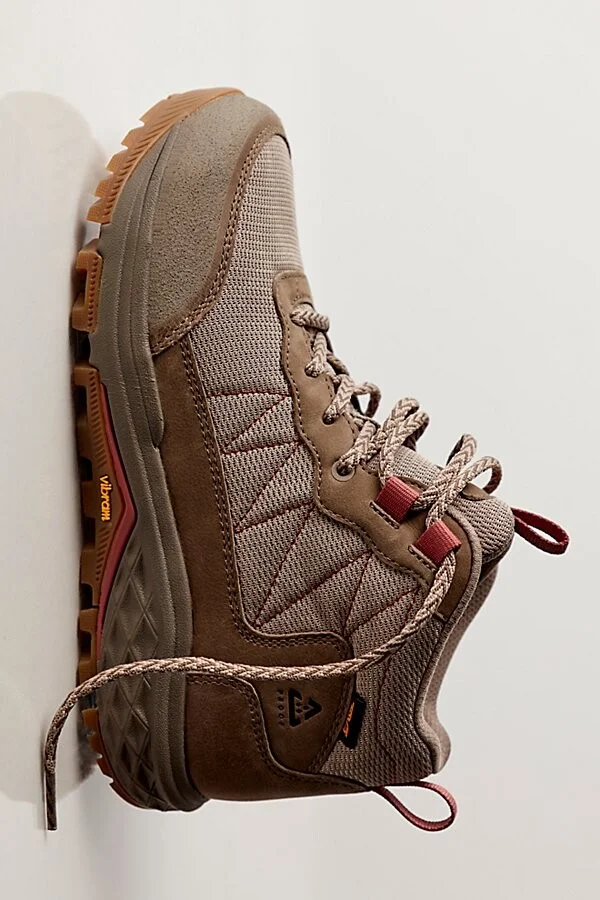 Desert Taupe/marsala