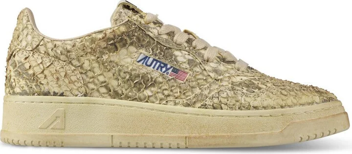 Textured Low-Top Sneakers With Vintage Appeal