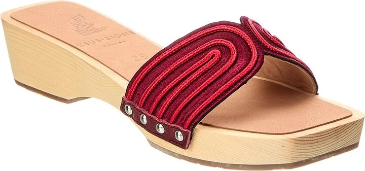 The Harness Clog