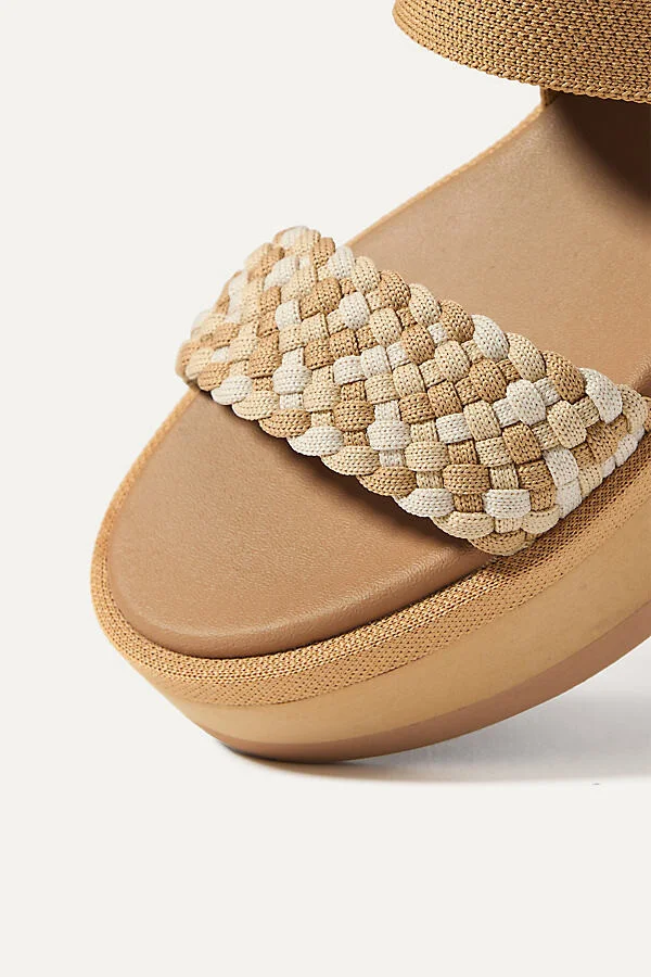 The Lightweight Wedge Sandals - Image 3