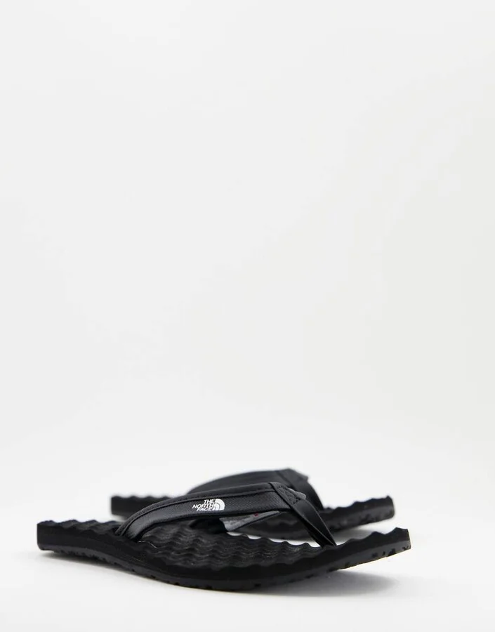 The North Face Base Camp II flip flops in black - Image 3