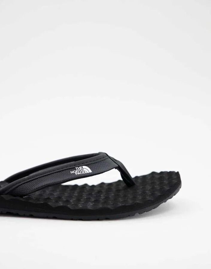 The North Face Base Camp II flip flops in black - Image 4