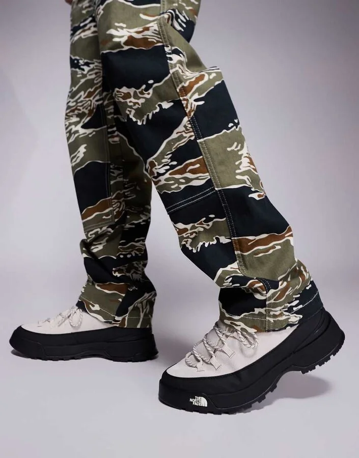 The North Face Glenclyffe Urban Low Boots in white and black - Image 3