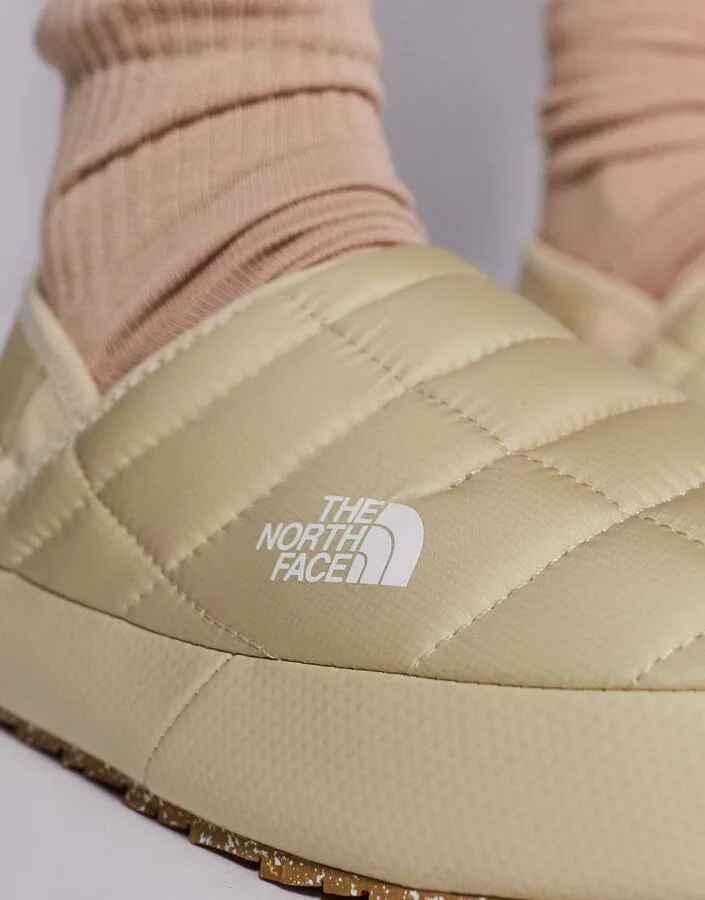 The North Face Thermoball insulated traction mule in gravel beige - Image 3