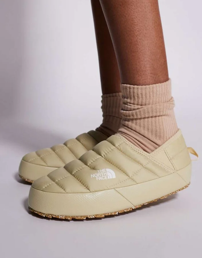 The North Face Thermoball insulated traction mule in gravel beige - Image 4