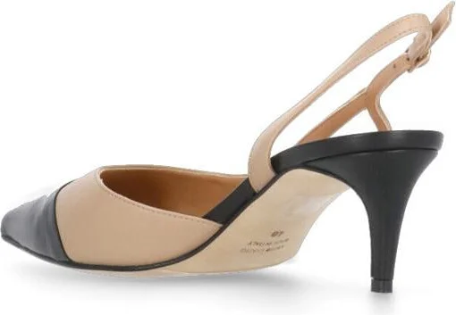 The Seller With Heel - Image 4