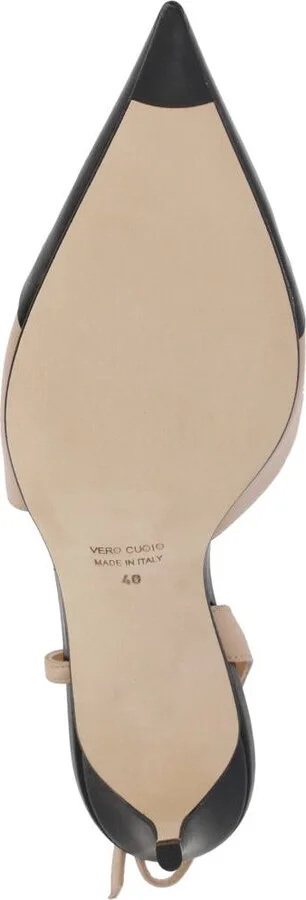 The Seller With Heel - Image 5
