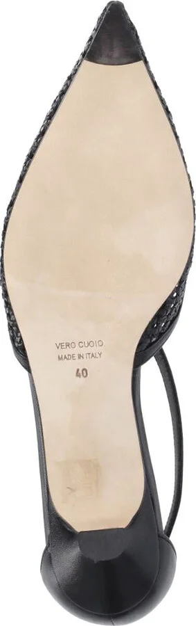 The Seller With Heel - Image 5