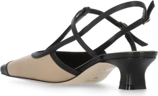 The Seller With Heel - Image 4