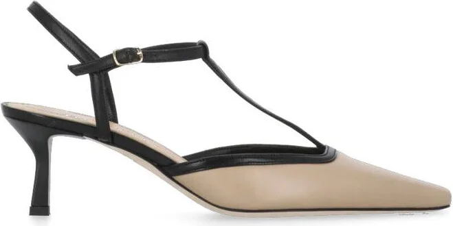 The Seller With Heel