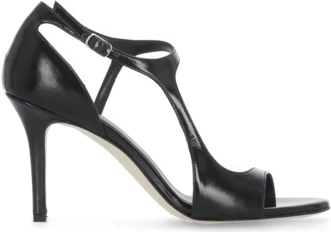 The Seller With Heel