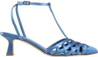 The Seller Woman Pumps