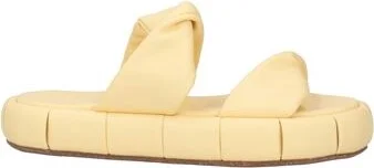 Pastel yellow