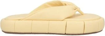 Pastel yellow