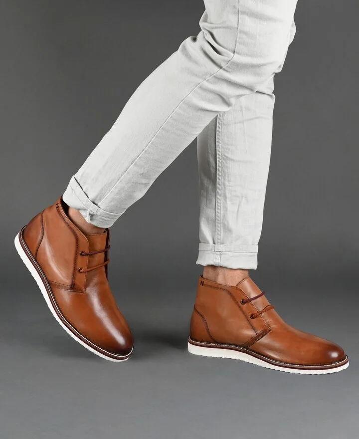 Thomas & Vine Men's Keegan Wide Width Plain Toe Chukka Boot - Image 6