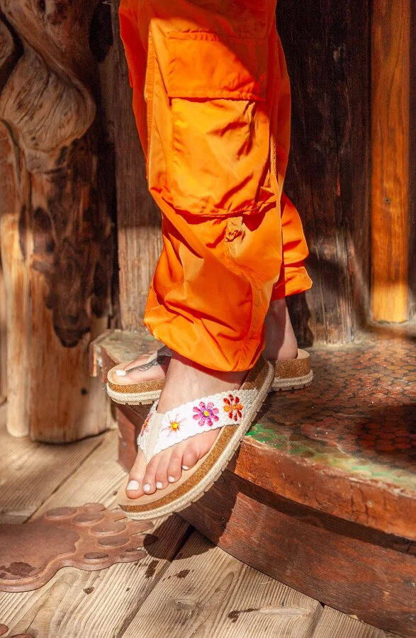 Tigerlily Embroidered Platform Flip Flop - Image 2
