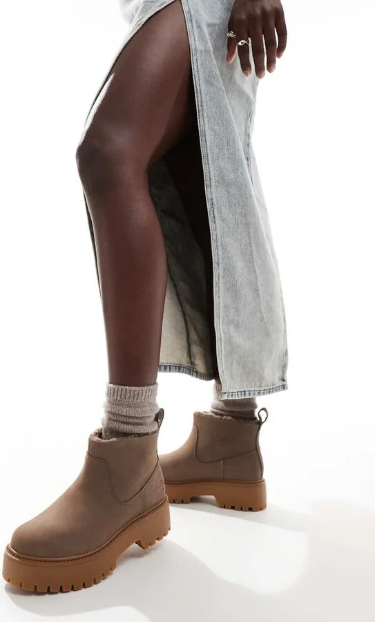 Timberland stone street mid warm lined boots in taupe nubuck - Image 2