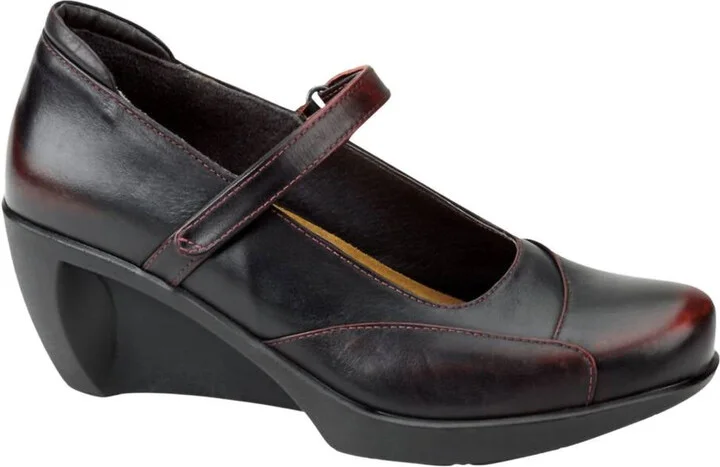 Timeless Day Wedge Sandal In Volcanic Red