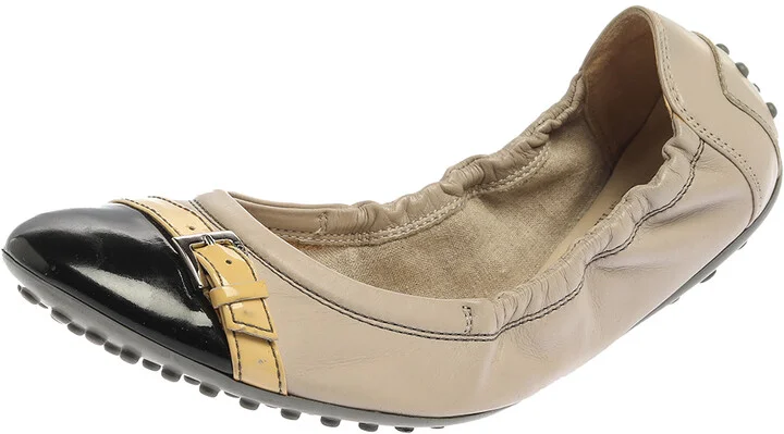 Tod's Beige/Black Leather And Patent Leather Cap Toe Buckle Detail Scrunch Ballet Flats Size 38