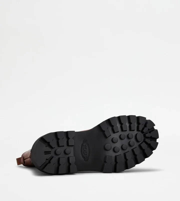 Tod's Chelsea Boots in Leather - Image 4