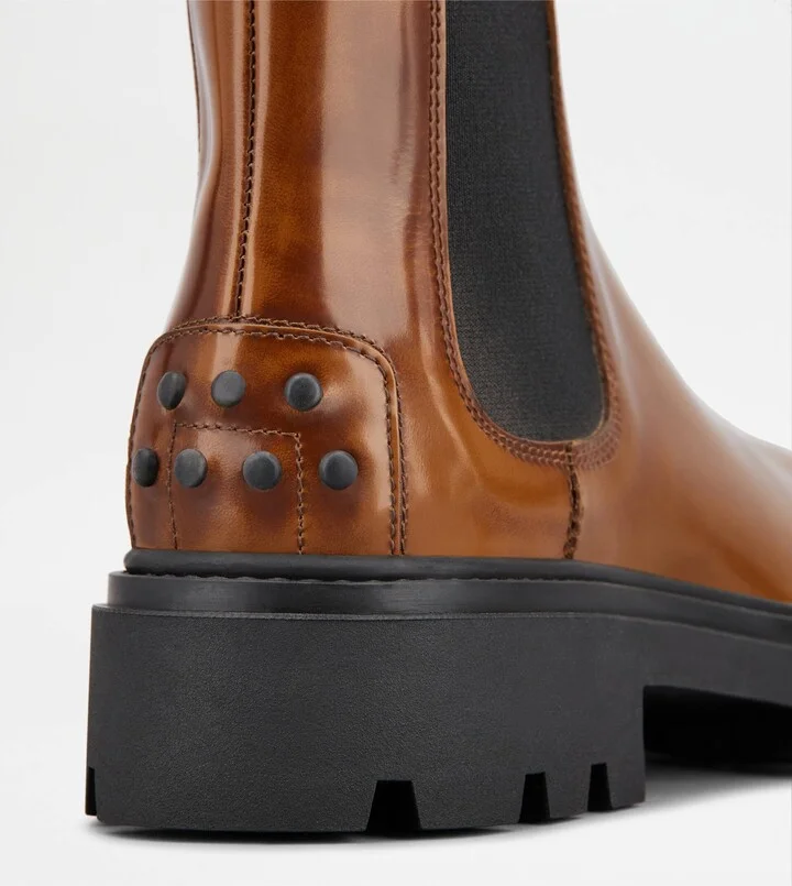 Tod's Chelsea Boots in Leather - Image 5