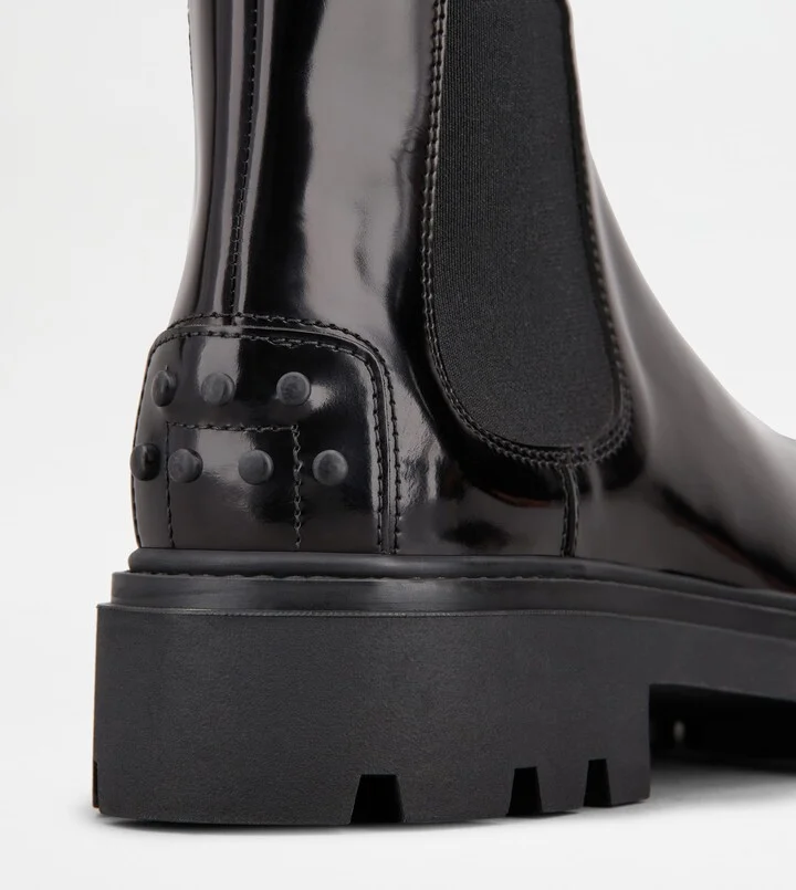 Tod's Chelsea Boots in Leather - Image 5