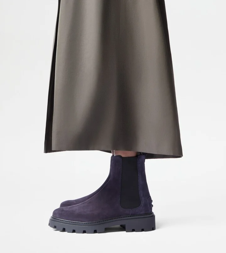 Tod's Chelsea Boots in Suede - Image 6
