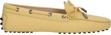 Pastel yellow