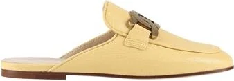 Pastel yellow