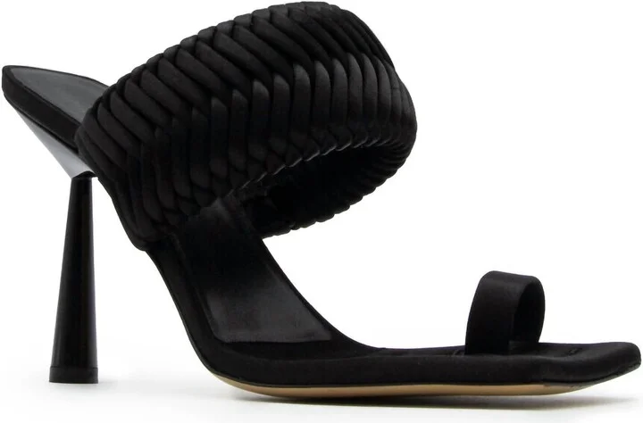 Toe Ring Sandals In Black