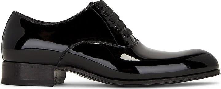 TOM FORD Patent Lace Up Derby in Black