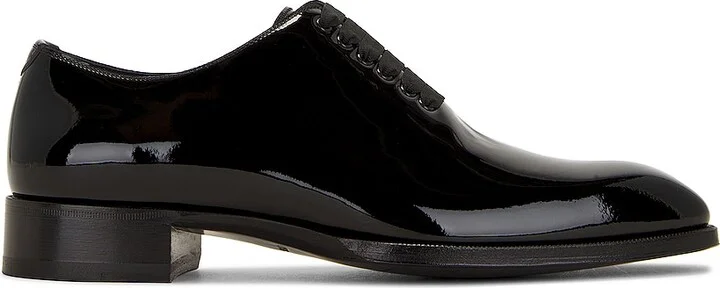 TOM FORD Patent Lace Up in Black