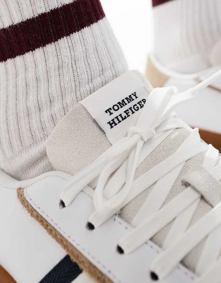 Tommy Hilfiger Court sneakers in white and beige with gum sole - Image 4