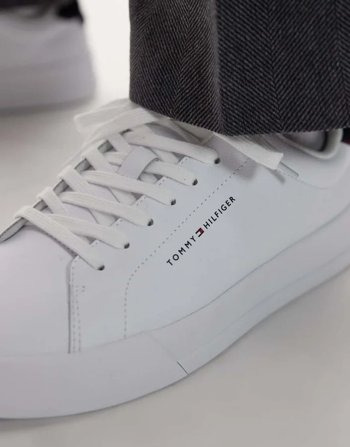 Tommy Hilfiger leather court sneakers in white and navy - Image 4