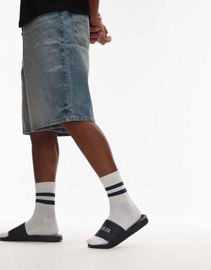 Tommy Hilfiger logo slides in navy - Image 4