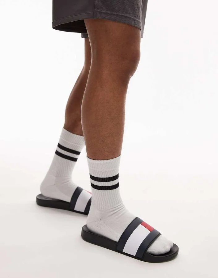 Tommy Hilfiger rubber flag slides in black - Image 2
