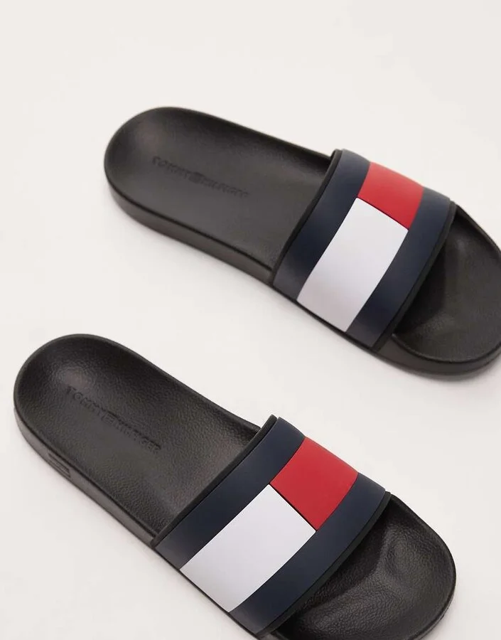 Tommy Hilfiger rubber flag slides in black - Image 3