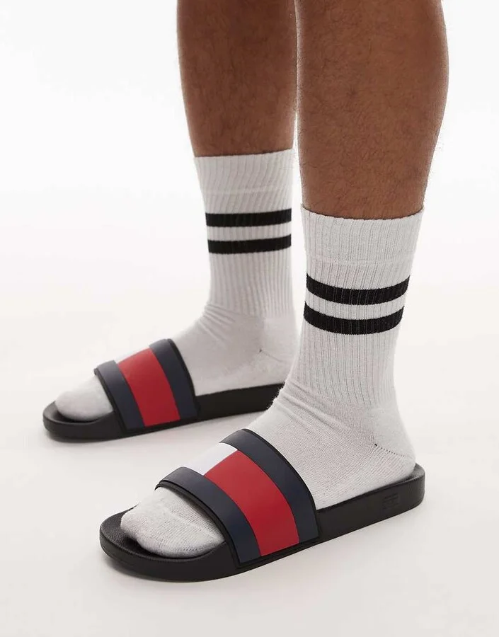Tommy Hilfiger rubber flag slides in black