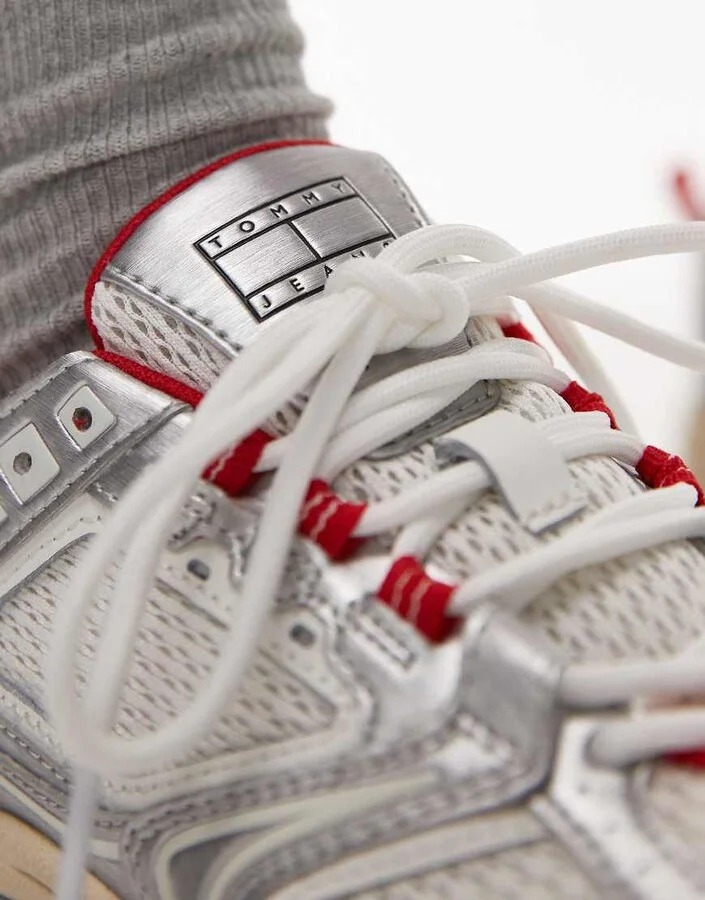 Tommy Jeans Archive 97 retro sneakers in silver cream and red - Image 2