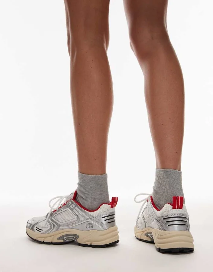 Tommy Jeans Archive 97 retro sneakers in silver cream and red - Image 4
