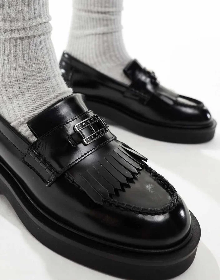 Tommy Jeans chunky fringed loafers in black - Image 2