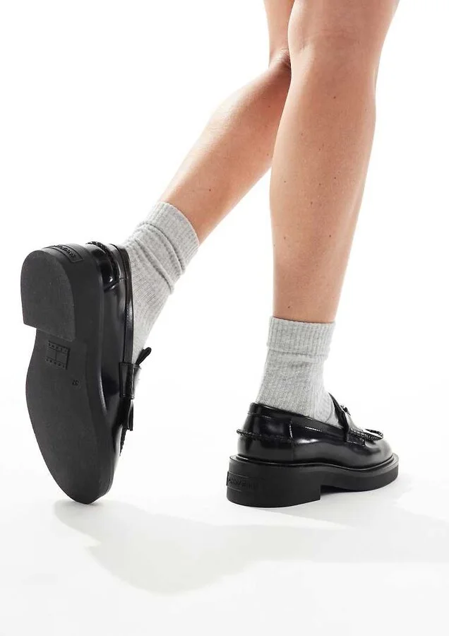 Tommy Jeans chunky fringed loafers in black - Image 3