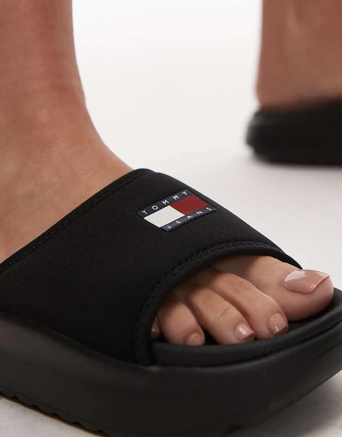 Tommy Jeans comfy pool slides in black - Image 2