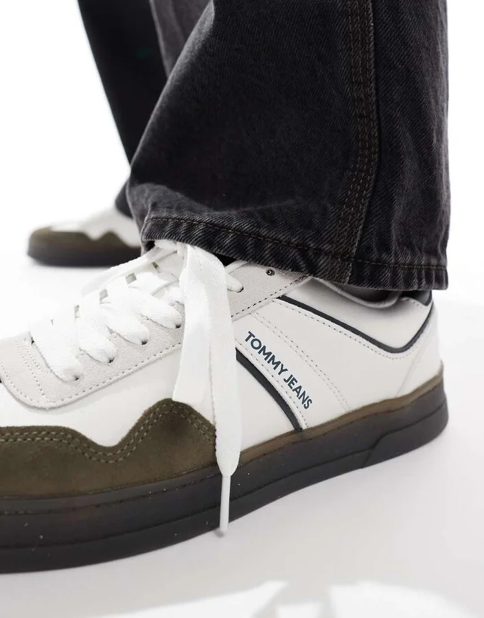 Tommy Jeans greenwich retro sneakers with gum sole in white - Image 4
