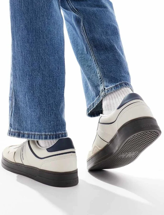 Tommy Jeans Greenwich sneakers in off-white and blue - Image 3