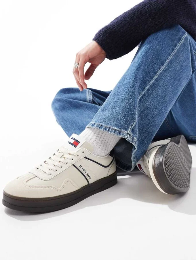 Tommy Jeans Greenwich sneakers in off-white and blue
