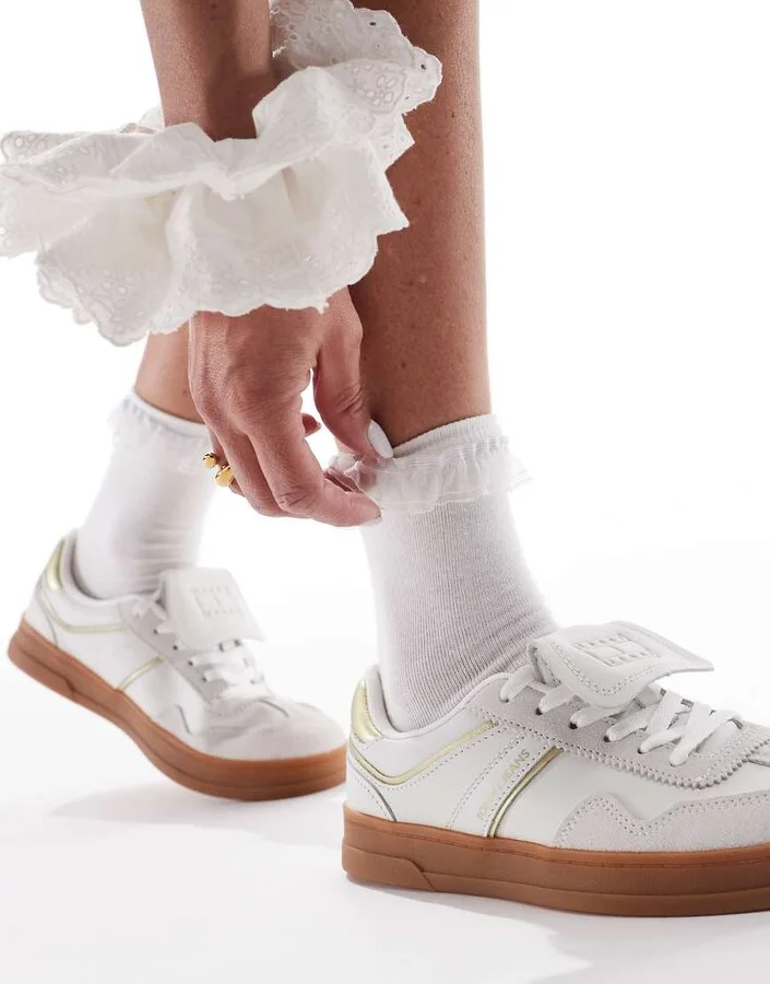 Tommy Jeans Greenwich sneakers with gum soles in white and gold - Image 3