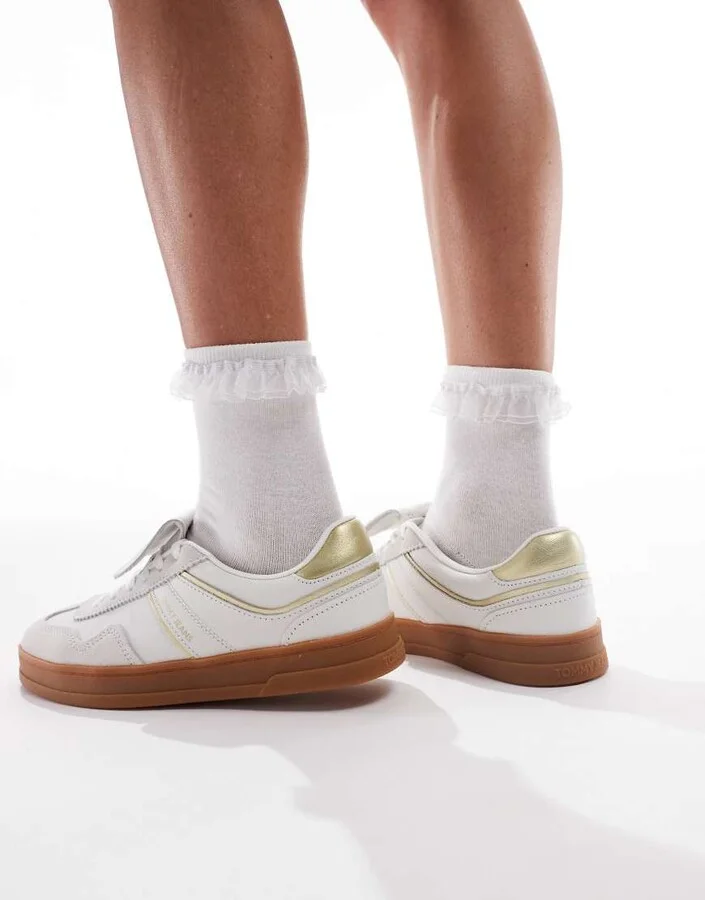 Tommy Jeans Greenwich sneakers with gum soles in white and gold - Image 4