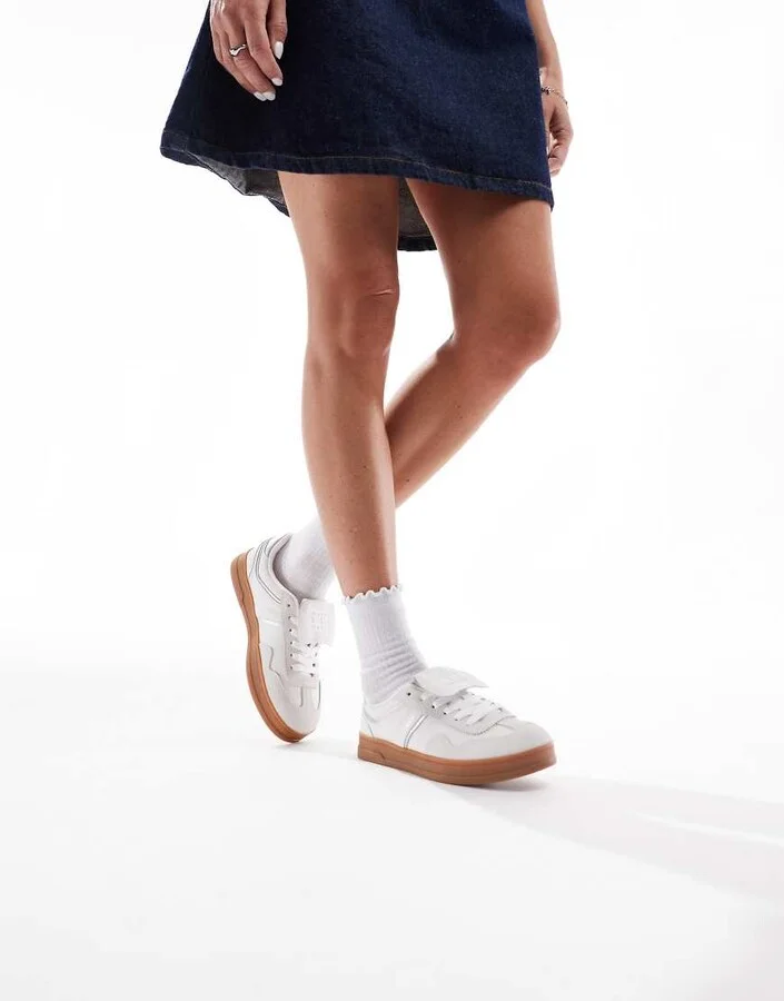 Tommy Jeans Greenwich sneakers with gum soles in white and silver - Image 4
